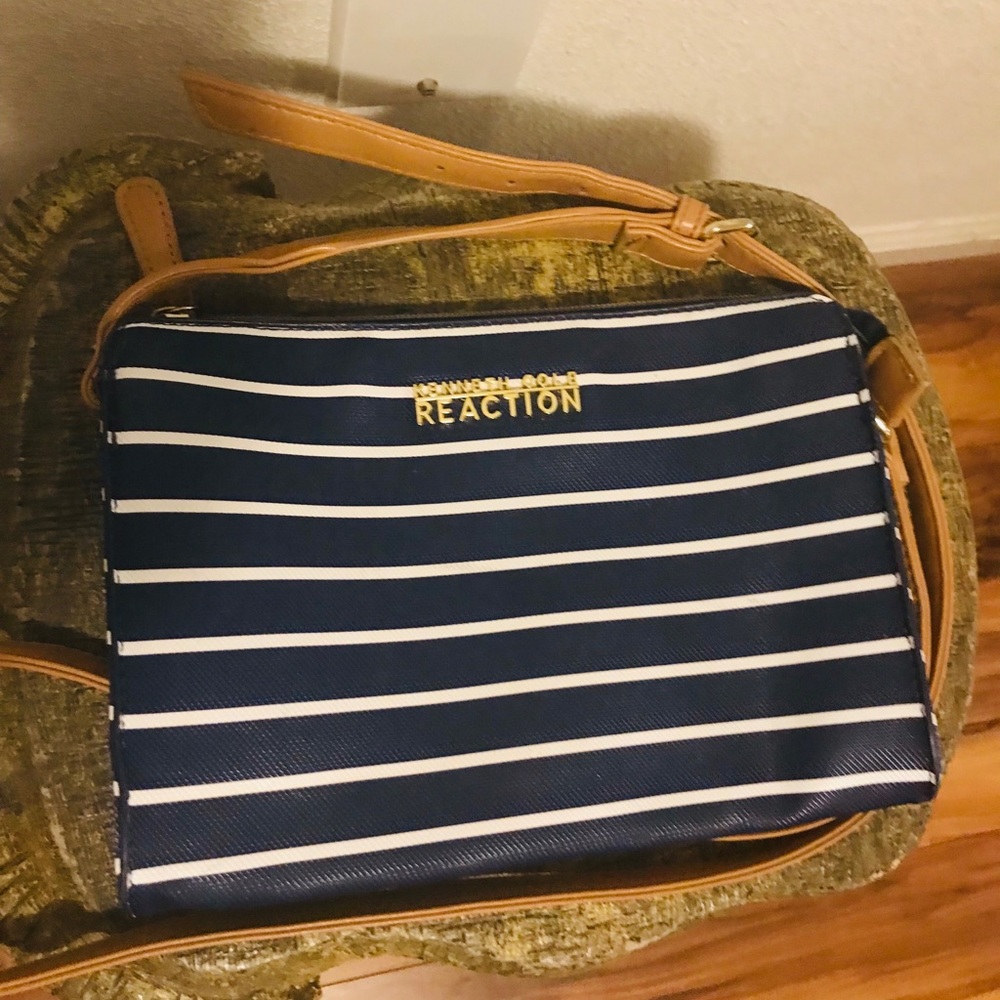 Kenneth Cole Cross Body purse!